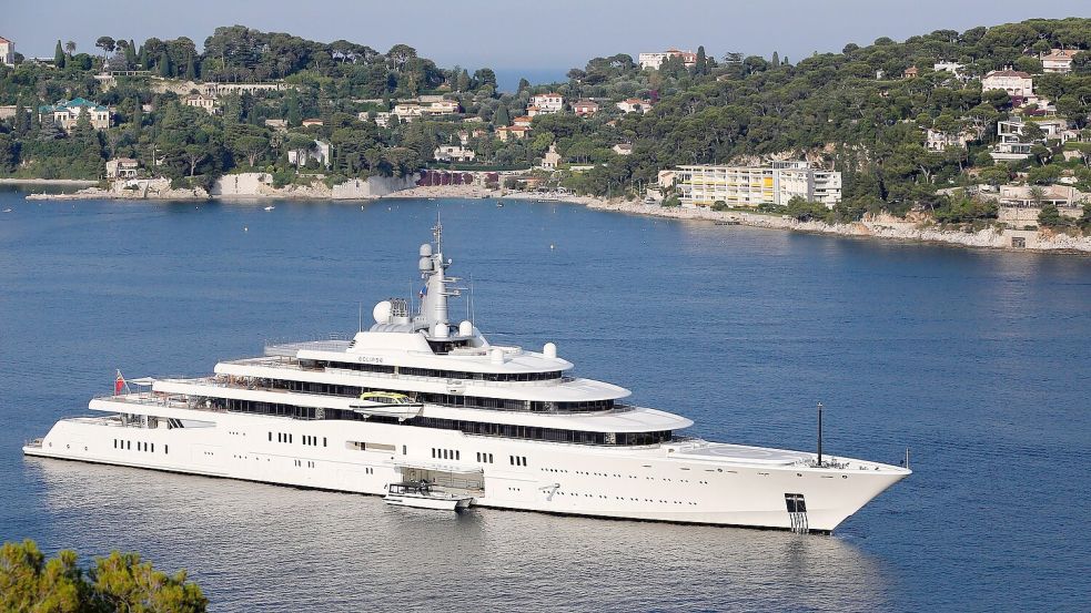 Reiche Russen machen weiter gerne Urlaub in Ländern wie Frankreich - nur wenn sie mit EU-Sanktionen belegt sind haben sie keine Chance auf eine legale Einreise. (Archivbild) Foto: picture alliance / dpa