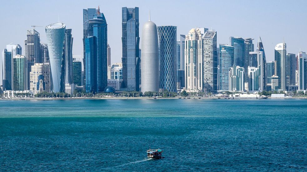 Nach dem israelischen Luftangriff in Katar lädt das Land zu einem Sondergipfel mit fast 60 arabischen und islamischen Staaten ein. (Archivbild) Foto: Bernd von Jutrczenka/dpa