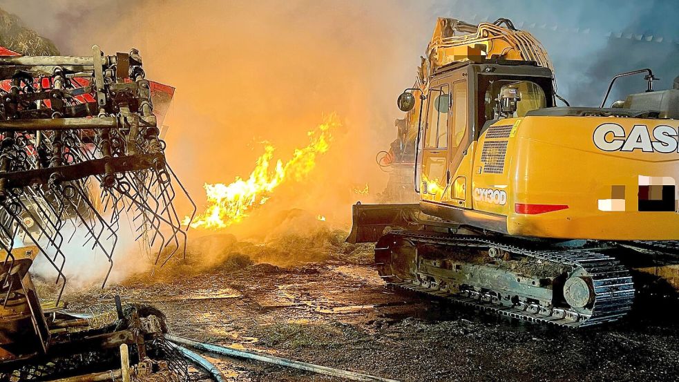 Das Feuer hat die Halle komplett zerstört. Foto: Feuerwehr