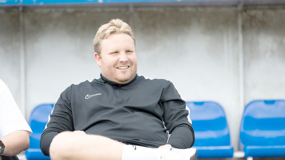 VfL-Coach Jan-Niklas Eickels war froh nach dem Derby. Foto: Lohmann