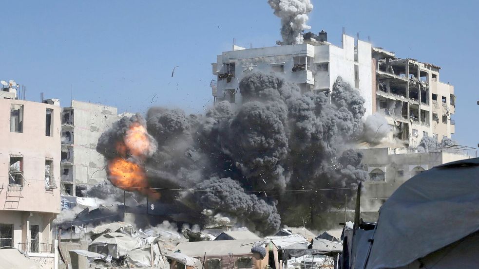 Bei neuen Angriffen des israelischen Militärs im Gazastreifen sind Berichten zufolge mindestens 39 Menschen getötet worden. Foto: Yousef Al Zanoun/AP/dpa