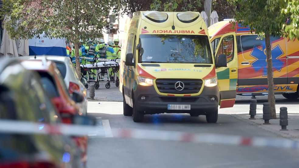 Mehrere Menschen wurden bei einer nach ersten Erkenntnissen durch eine Explosion in einem Wohn- und Geschäftshaus in Madrid zum Teil schwer verletzt. Nach ersten Erkenntnissen handelte es sich um eine Gasexplosion. Foto: Gustavo Valiente/EUROPA PRESS/dp