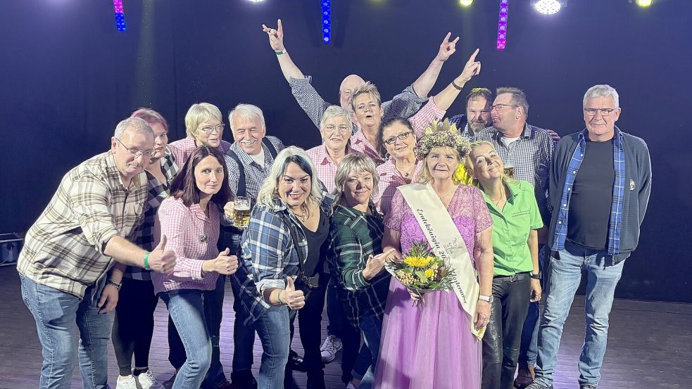 Die neue Erntekönigin Doris Niemeyer feierte nach der Wahl mit Familie, Freunden und Bekannten ihren Triumph. Foto: Henrik Zein