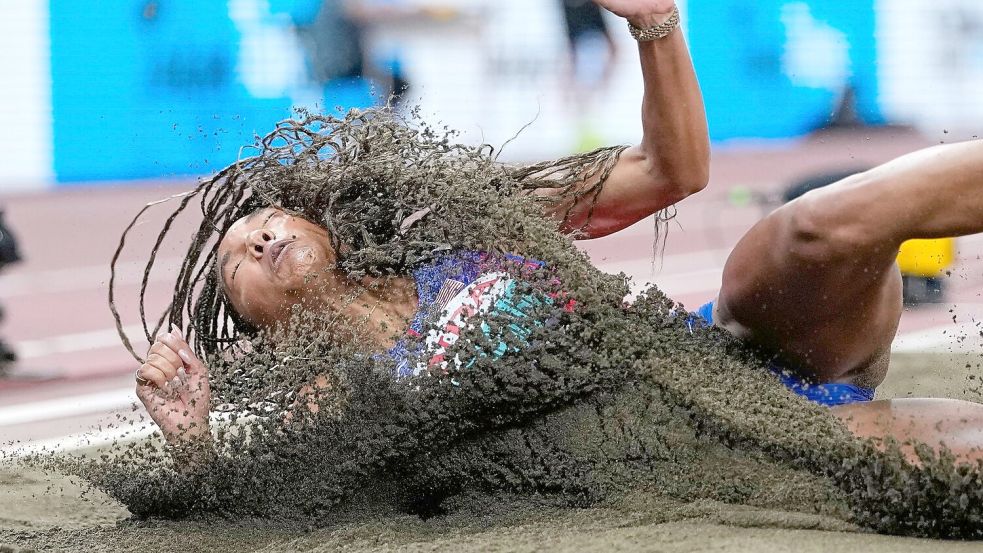 Mihambo-Konkurrentin Tara Davis-Woodhall überzeugt bei der WM. Foto: Ashley Landis/AP/dpa