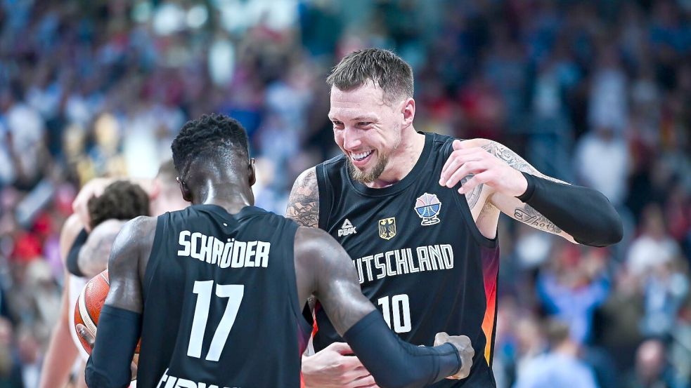 Schröder und Theis drehen am Ende des Finals auf. Foto: Stefanos Kyriazis