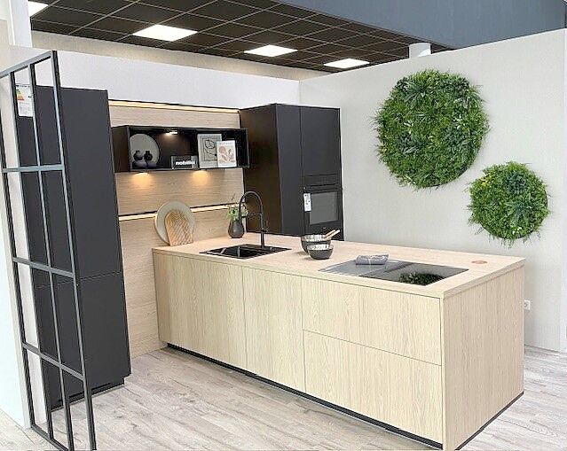 Zahlreiche Musterküchen namhafter Hersteller sind zu sehen. Einige Ausstellungs-Modelle gibt es zu Sonderpreisen. Foto: privat