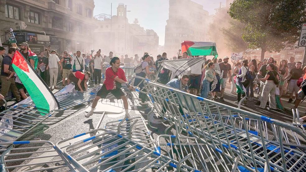 Propalästinensische Demonstranten hatten für den Abbruch der letzten Vuelta-Etappe gesorgt. Foto: Manu Fernandez/AP/dpa