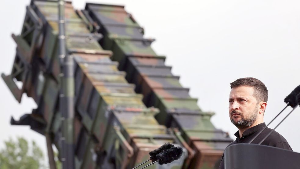 Vor dem kommenden Winter drängt der ukrainische Staatschef Wolodymyr Selenskyj auf die Lieferung zugesagter Flugabwehrsysteme. (Archivbild) Foto: Jens Büttner