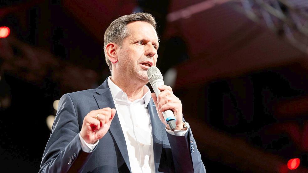 Für Ministerpräsident Lies ist der Dieselskandal Mahnung und Motor zugleich: mehr Verantwortung und mehr Wandel. (Archivbild) Foto: Michael Matthey