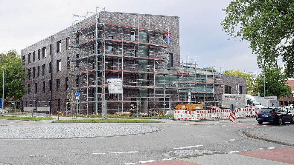 Das neue Rathaus der Gemeinde Moormerland wird schneller fertig als erwartet. Deshalb müssen Ausgaben und Bestellungen vorgezogen werden. Foto: Karin Lüppen