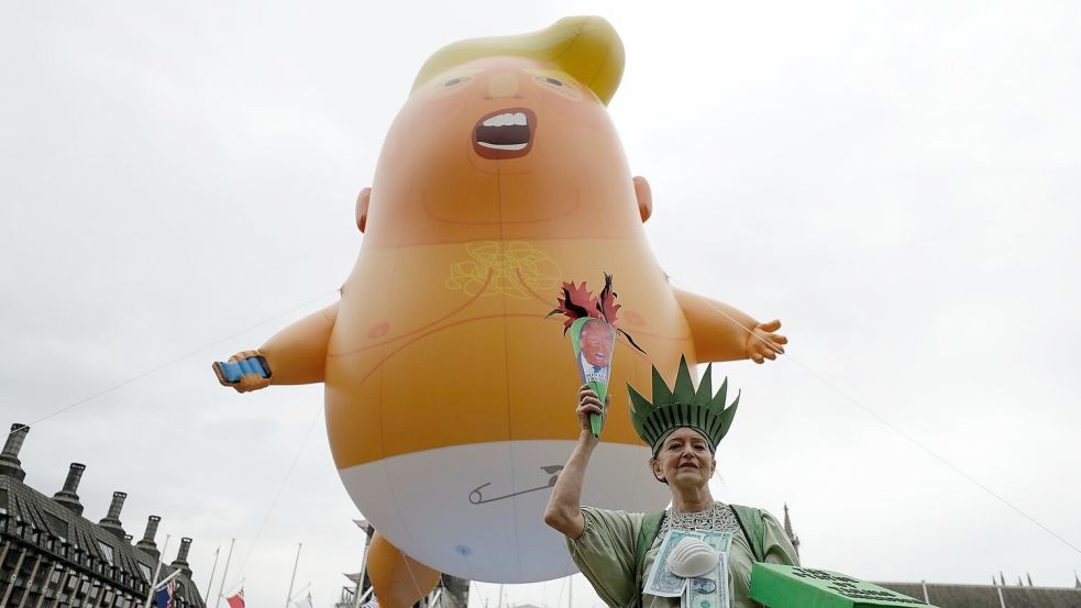 Schon beim ersten Staatsbesuch Trumps gab es Proteste. (Archivbild) Foto: Matt Dunham/AP/dpa