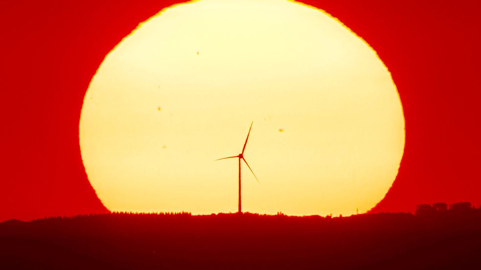 Robert Habeck hat beim Ausbau der erneuerbaren Energien mächtig aufs Tempo gedrückt. Seine Nachfolgerin Katherina Reiche will eher eauf die Bremse treten. Foto: www.imago-images.de