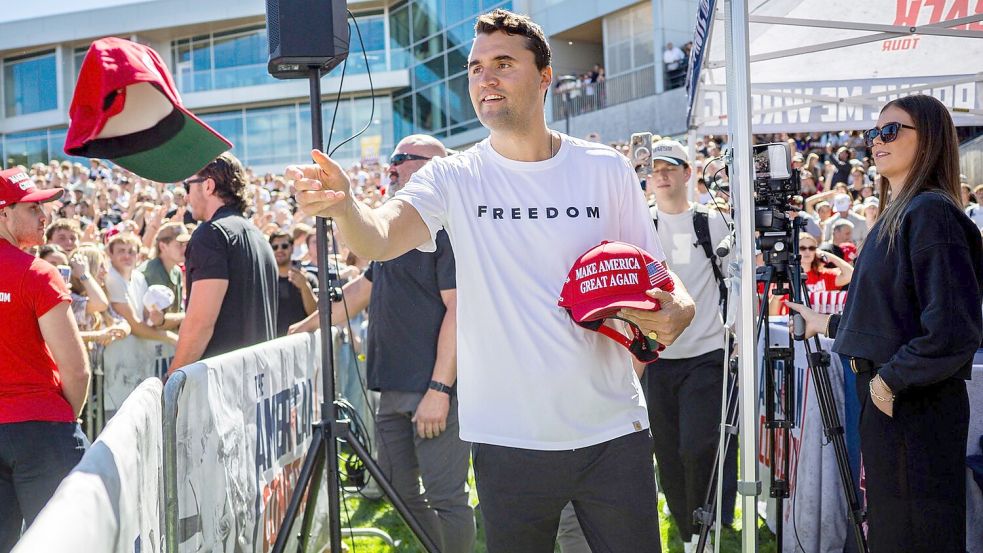 Charlie Kirk trat vergangenen Mittwoch auf einem Uni-Campus auf, als ihn der tödliche Schuss traf. (Archivbild) Foto: Tess Crowley/The Deseret News/AP