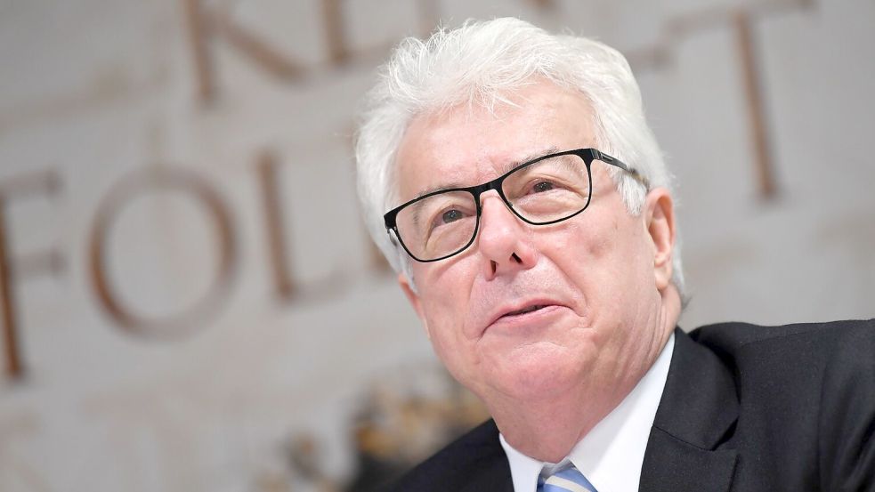 Ken Folletts neuer Roman spielt in der Jungsteinzeit - inklusive einer weiblichen Priesterkaste. (Archivbild) Foto: Arne Dedert