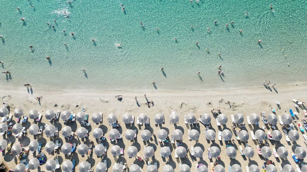 Bei Luxusreisen ist Griechenland die beliebteste Destination. (Archivbild) Foto: Thanassis Stavrakis/AP/dpa