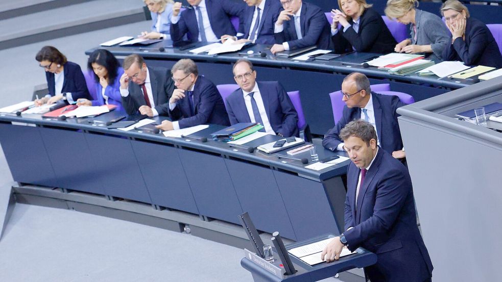 Es ist Klingbeils erster Haushalt als Finanzminister. Foto: Carsten Koall/dpa