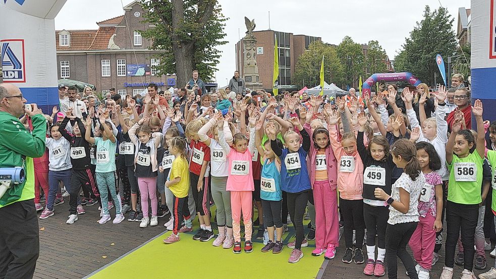 Dieses Foto entstand beim Citylauf im vergangenen Jahr. Auch diesmal sind viele Kinder dabei – manche dürften ein „Kinderfinder“-Armband tragen. Archivfoto: Bodo Wolters