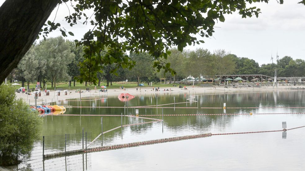Abseits vom direkten Strandbereich ereigneten sich Anfang September am Badesee Tannenhausen zwei schwere Badeunfälle. Foto: Klaus Ortgies