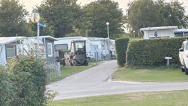 Baggerlärm auf einer Campingparzelle: Wohnmobilisten brechen Urlaub auf Campingplatz in Waabs frühzeitig ab. Einen alternativen Platz lehnen sie ab. Foto: Monika Woesner