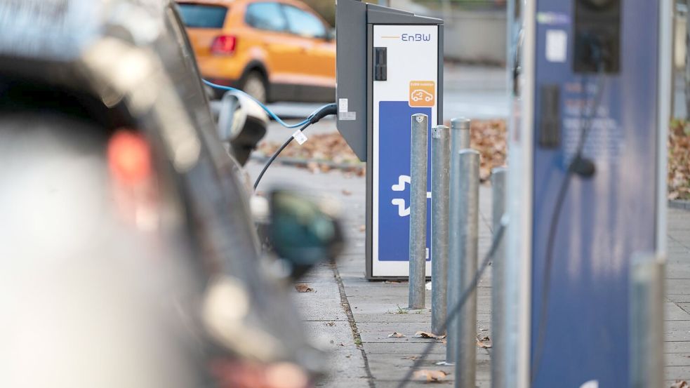 Fast jede zweite Kommune in Deutschland bietet keine öffentlich zugänglichen Ladestationen für E-Autos. (Symbolbild) Foto: Marijan Murat