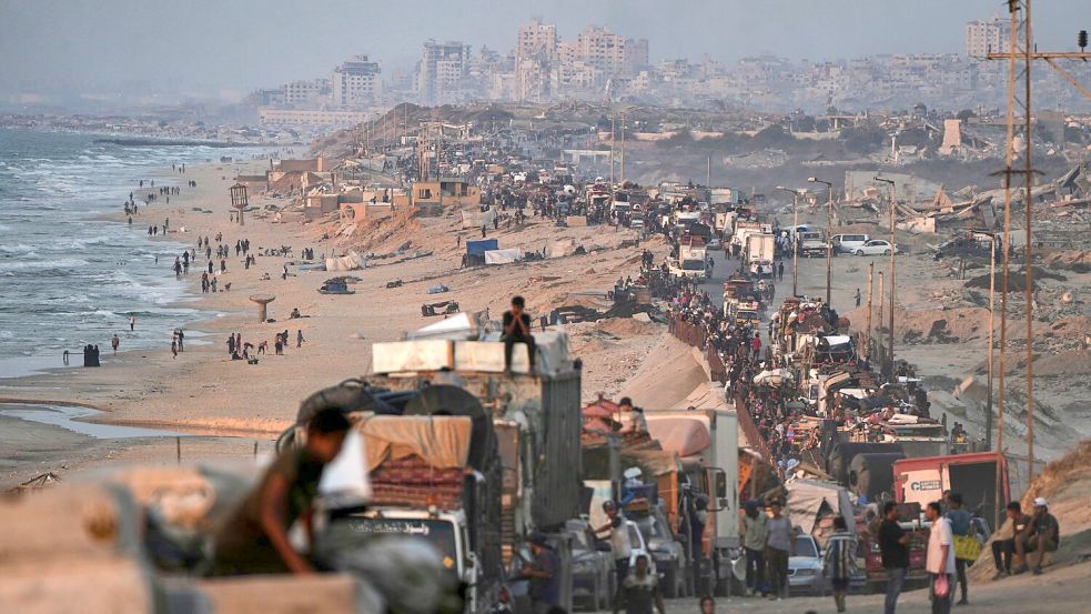 Nach Angaben der israelischen Armee haben inzwischen schätzungsweise mehr als 450.000 Bewohner die Stadt Gaza verlassen. (Archivbild) Foto: Abdel Kareem Hana/AP/dpa