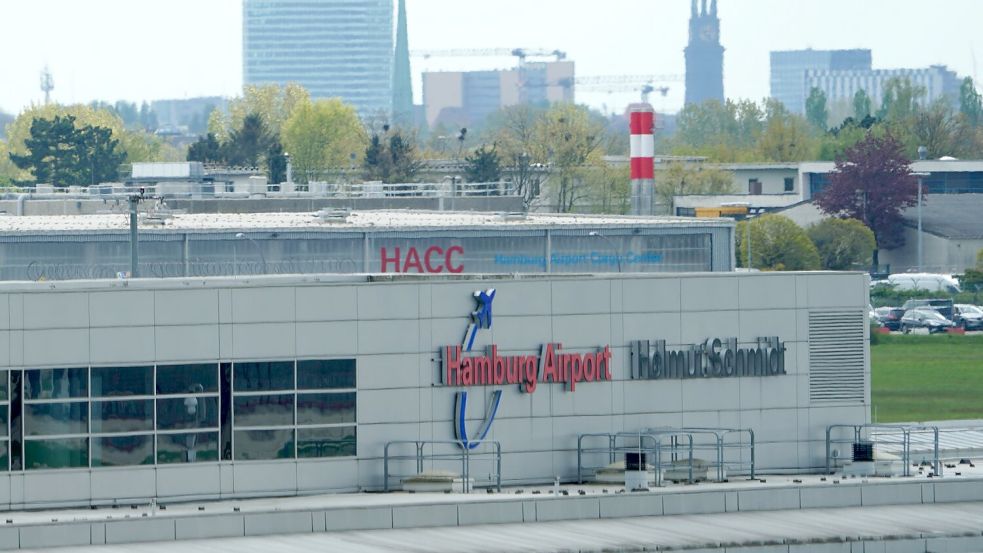 Am Airport Hamburg kann es wegen eines Kerosin-Lieferengpasses zu Verspätungen und Flugausfällen kommen. (Archivbild) Foto: Marcus Brandt