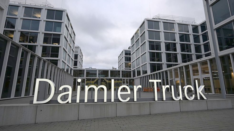 Daimler Truck hat eine Partnerschaft mit einem US-Rüstungsunternehmen vereinbart. (Archivbild) Foto: Bernd Weißbrod