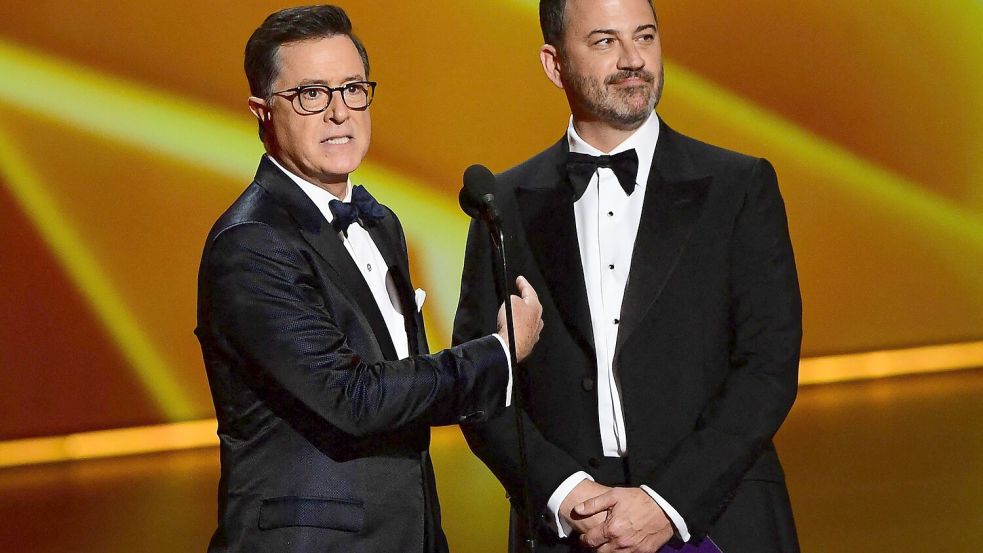 Die Late-Night-Shows von Stephen Colbert (l.) und Jimmy Kimmel waren beide für den diesjährigen Emmy nominiert. Ihre Sendungen werden abgesetzt. Foto: AFP/Frederic J. Brown