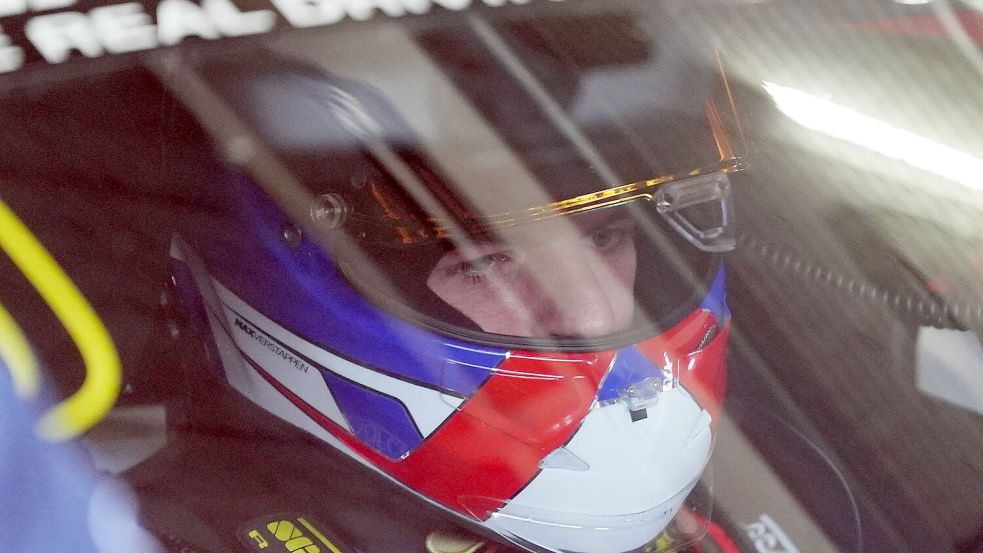 Am liebsten immer hinterm Steuer: Max Verstappen Foto: Thomas Frey