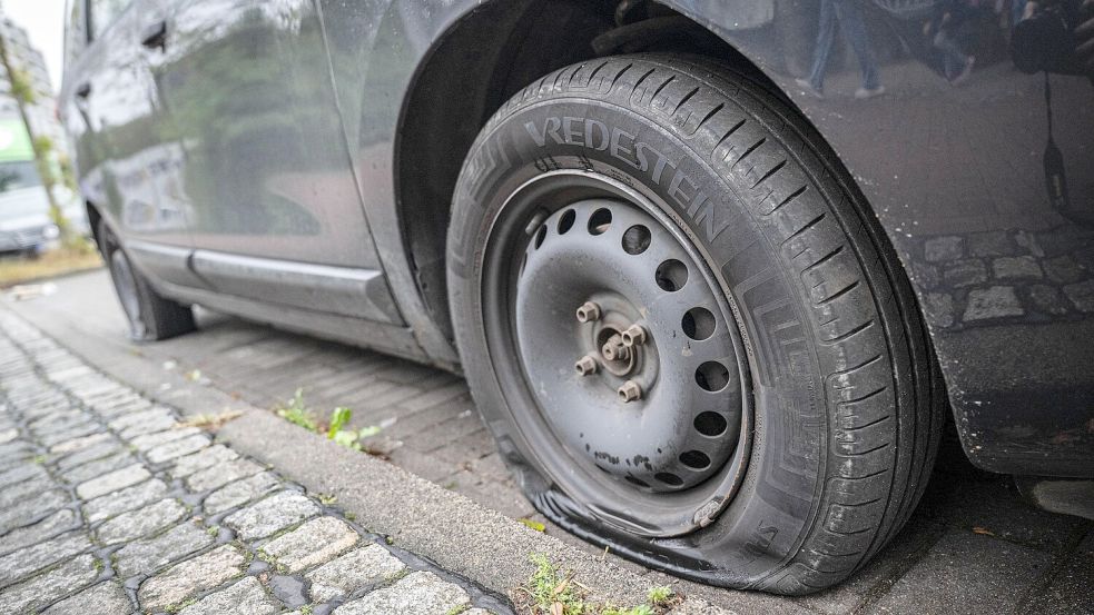 Nach mehreren zerstochenen Reifen in verschiedenen Bremer Stadtteilen hat die Sonderkommission nun einen 41-jährigen Bremer als Tatverdächtigen identifiziert. Foto: Sina Schuldt