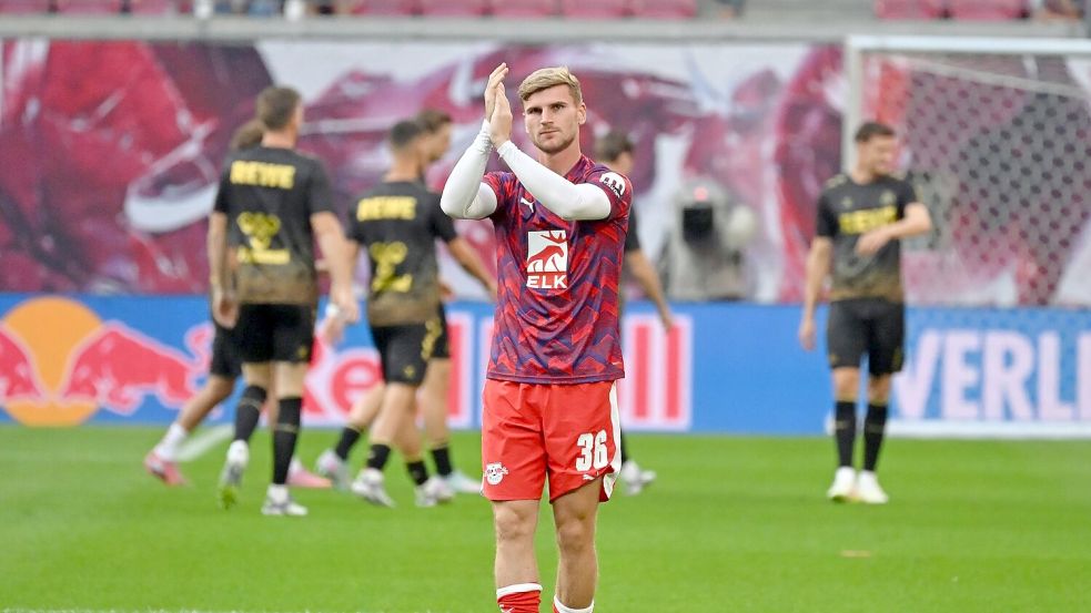 Timo Werner (RB Leipzig) ist erstmals wieder im RB-Kader gewesen und wurde von den Fans mit Sprechchören gefeiert. Foto: Jennifer Brückner