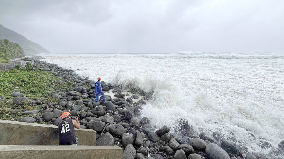 Die staatliche Wetteragentur Pagasa warnt vor lebensbedrohlichen Bedingungen. Foto: Justine Mark Pillie Fajardo/AP/d