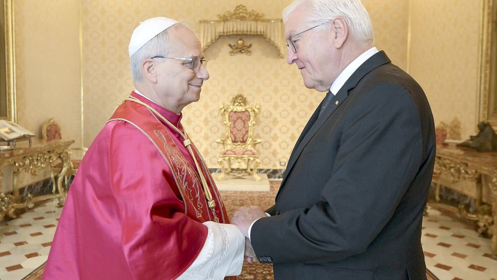 Bundespräsident Steinmeier trifft dem Papst bei Privataudienz. Foto: Vatican Media