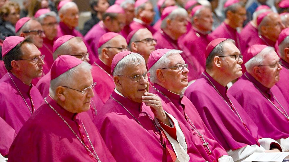 Die Deutsche Bischofskonferenz stellt sich derzeit unter anderem die Frage, wie der neue Papst Leo XIV. zum deutschen Reformkurs steht (Archivbild). Foto: Arne Dedert
