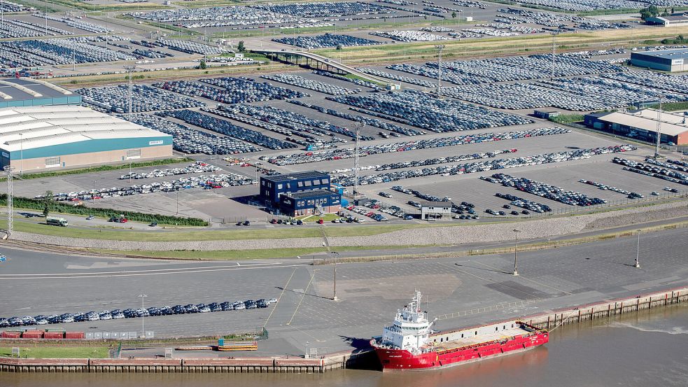 Ostfriesland ist laut Land Niedersachsen aufgrund seiner Lage und des Emder Hafens (im Bild) ein mögliches Ziel für Spionage- und Sabotageakte. DPA-Symbolfoto: Hauke-Christian Dittrich