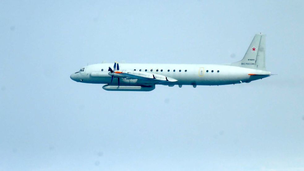 Ein russisches Militärflugzeug IL-20M über der Ostsee. Foto: Luftwaffe