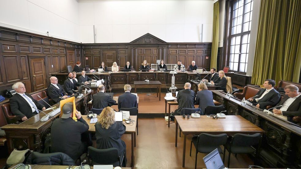 Im Prozess am Hamburger Landgericht wird der Vater der Block-Kinder befragt. Foto: Christian Charisius