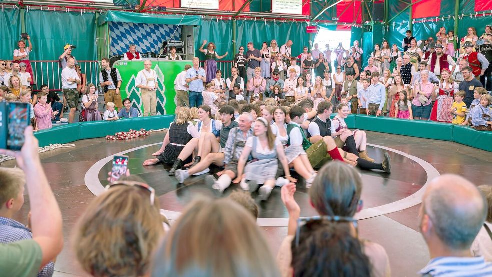 Will hier jemand seine Freundin filmen oder die Bilder im Internet hochladen? Das ist die Krux beim Teufelsrad (Archivbild). Foto: Leonie Asendorpf