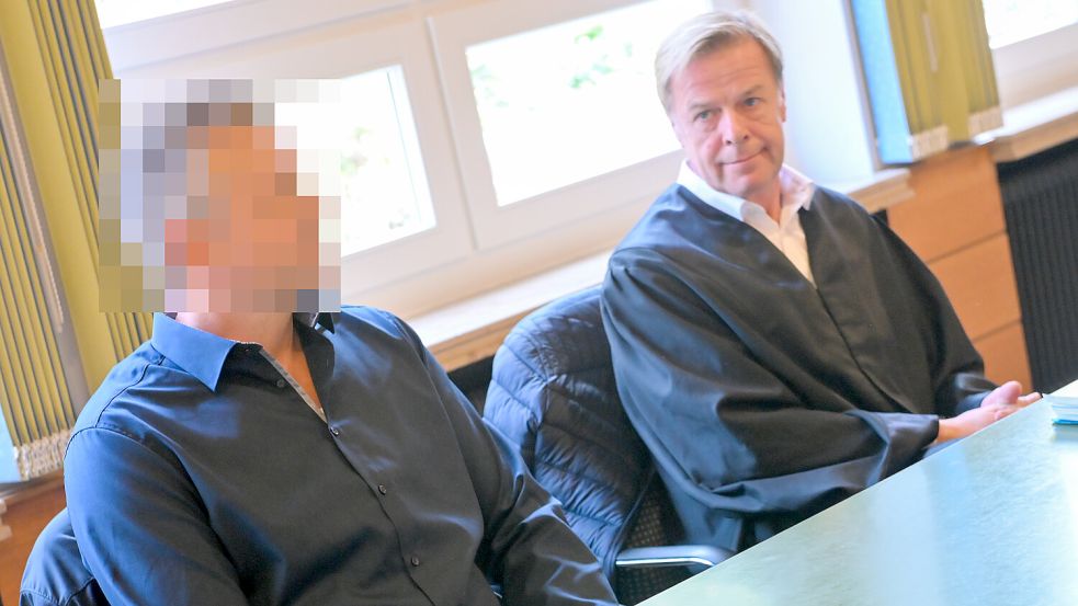 Der Anklagte wird von Rechtsanwalt Niels Plaisir verteidigt. Foto: Klaus Ortgies