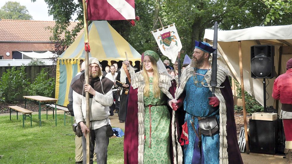In Weener wird der Michaelismarkt gefeiert. Ein Mittelaltermarkt gehört auch dazu. Foto: Archiv