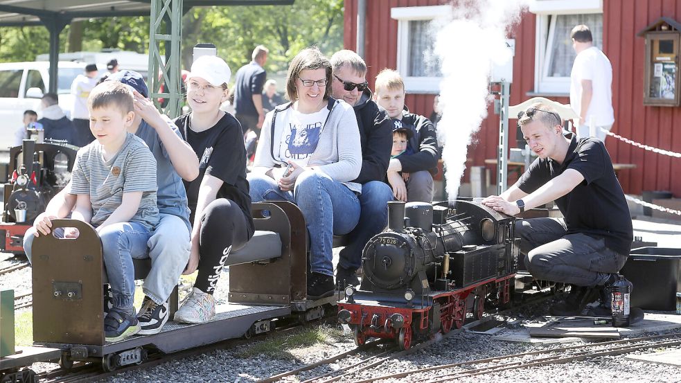 Die Minibahn Emden lädt fürs Wochenende zum Fest ein. Foto: Jens Doden, Emden/Archiv