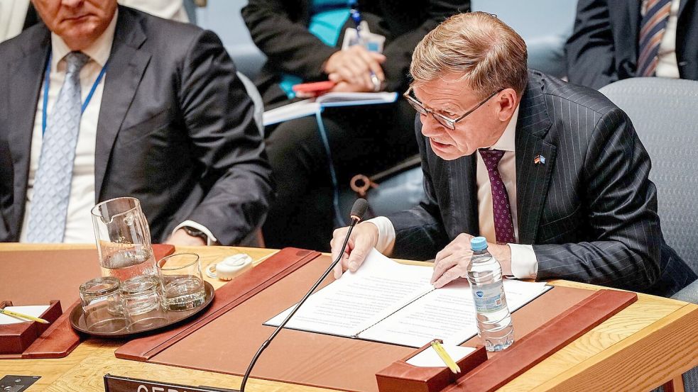 Außenminister Johann Wadephul (CDU) sowie seine Kollegen aus Frankreich und Großbritannien haben sich am Rande der UN-Vollversammlung in New York mit ihrem iranischen Kollegen getroffen. Foto: Kay Nietfeld/dpa
