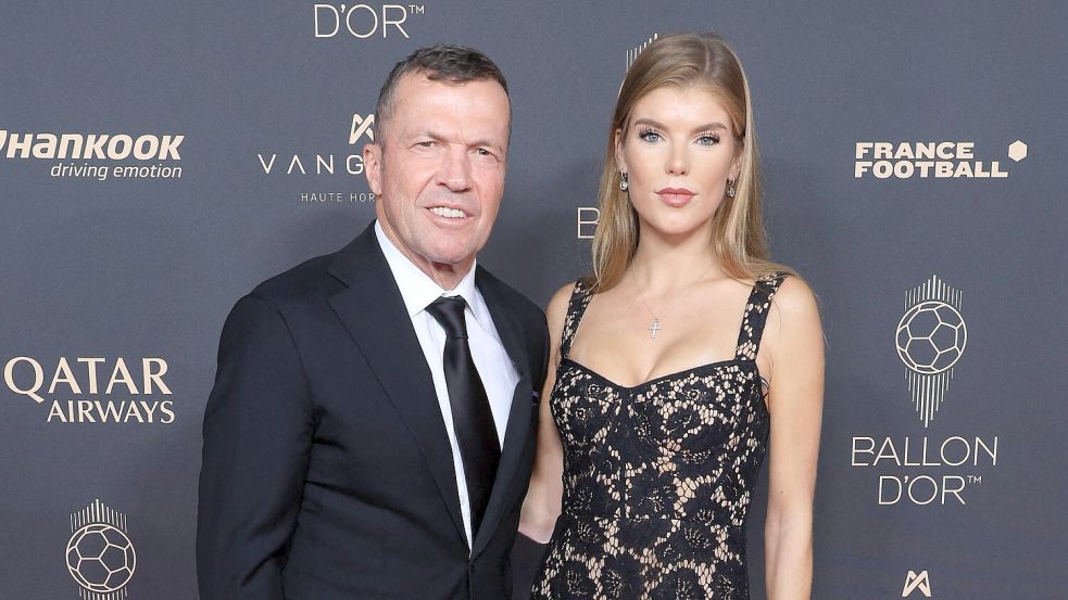 Lothar Matthäus posierte mit einer neuen Frau an seiner Seite für die Fotografen auf dem roten Teppich in Paris. Foto: IMAGO/ABACAPRESS