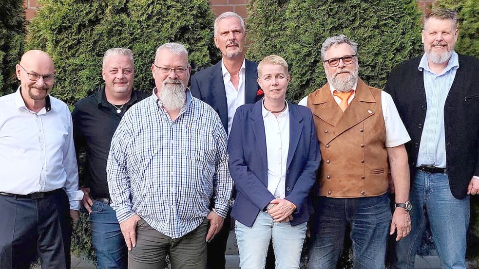 Das Präsidium des Landesvorstandes der Freien Wähler Niedersachsen (von links): 1. Vorsitzender Dr. Horst Gaumann, die Stellvertreter Soenke Burmann, Sascha Wahnschaffe, Arne Reinbold sowie Schriftführerin Petra Appeldorn, Geschäftsführer Robert Jagusch und Schatzmeister Marko Behrens.Foto: privat