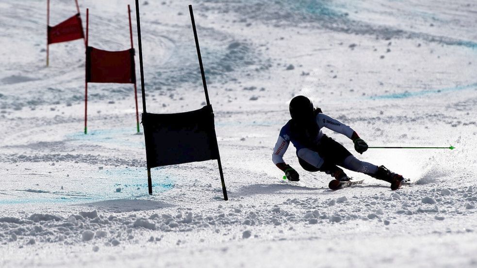 Im Ski-Weltcup wird es künftig nach einem Beschluss des Weltverbandes FIS Geschlechtertests geben. (Archivfoto) Foto: David Taneèek/CTK/dpa