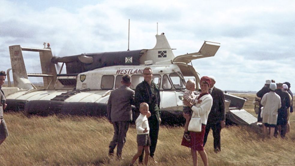 Das Hovercraft „Westland“ auf dem Außengroden von Wangerooge: Im Juli und August 1965 gab es einen Probebetrieb mit dem Luftkissenboot. Foto: Wilhelm Maaß/virtual wangerooge