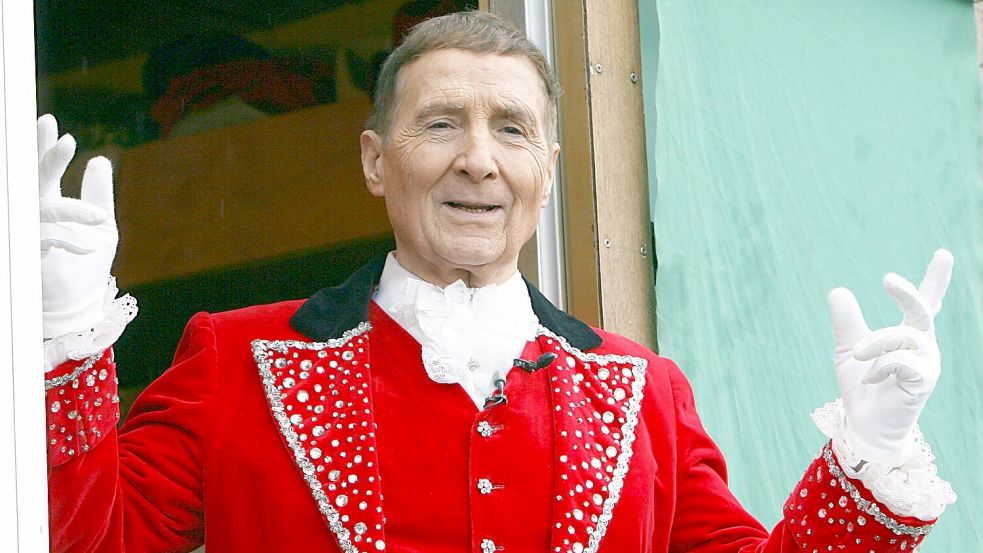 Freddy Quinn liebte den Zirkus und trat oft als Zirkusdirektor im Fernsehen auf. (Archivbild) Foto: Maurizio Gambarini/dpa