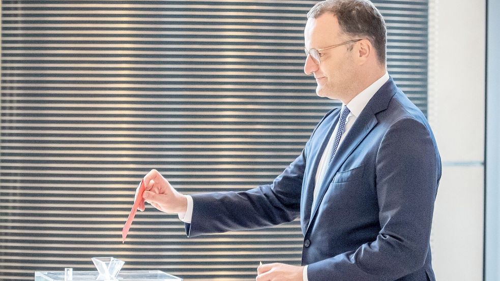 Ein zweites Scheitern wäre vor allem für Unionsfraktionschef Jens Spahn ein Problem geworden. Im Sommer hatte er die Stimmung gegen Frauke Brosius-Gersdorf unterschätzt. Foto: Michael Kappeler