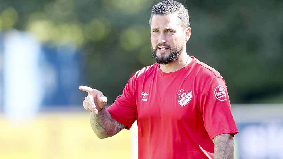 Der Ostfriese Daniel Franziskus war selbst Profi und ist nun Aurich-Trainer. Foto: Jens Doden/Emden