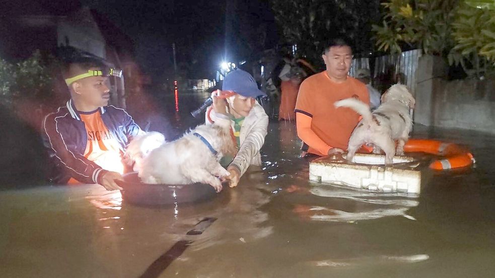 Zunächst hatte der Super-Taifun „Ragasa“ auf den Philippinen gewütet, nun ist „Bualoi“ auf Land getroffen. Foto: Uncredited/Philippine Coast Guar